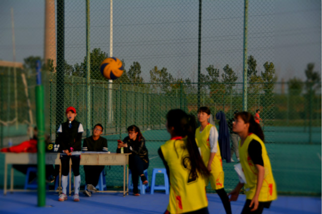 逐梦赛场 传承女排精神——第五届至强杯排球联赛经管VS外语