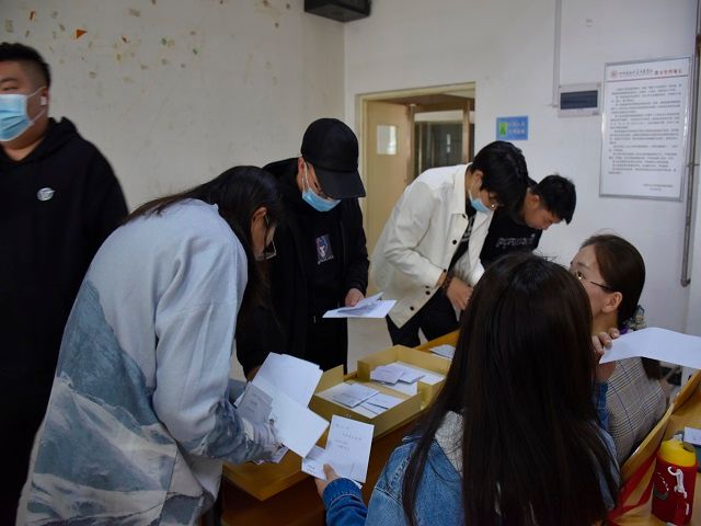 【辅导员说完满】繁华落尽 未来可期——食品与环境学院2017级主题年级会