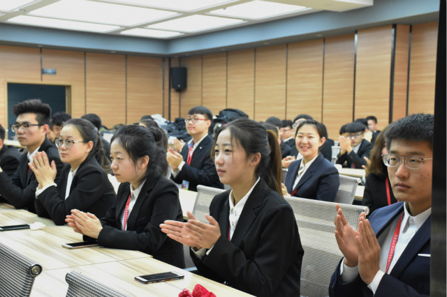 经管群英完满荟萃 且歌且行不断前进 ——经管系开展2017-2018学年第一学期完满总结大会