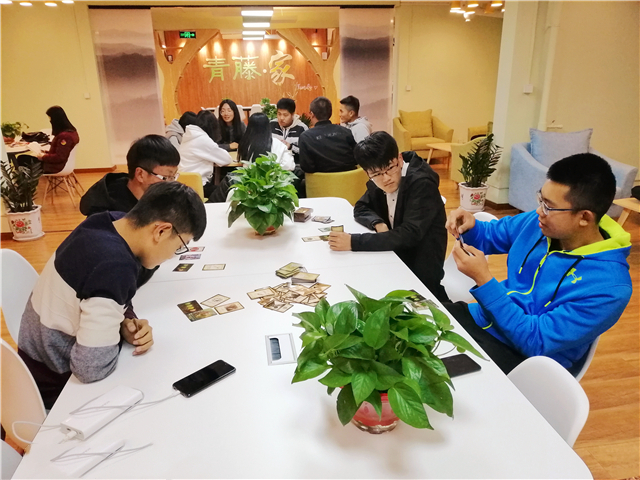 【完满班级】欢笑度深秋 战场争英雄 ——网工1802“艺彩飞扬”三国杀活动