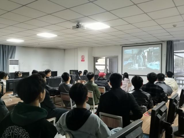 观红色电影 燃爱国情怀——大数据学院、信息工程学院红色主题观影活动和分享会