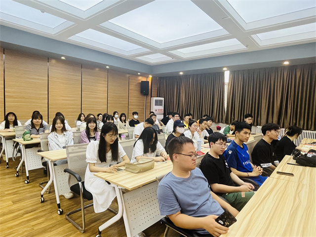 【辅导员说完满】妙语绘心声 脱口出成章——淬炼·国际商学院2021级辅导员说完满活动