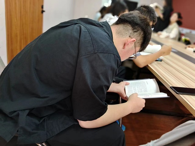 品读大咖 助力成长——2022级食安专业大咖阅读读书分享会