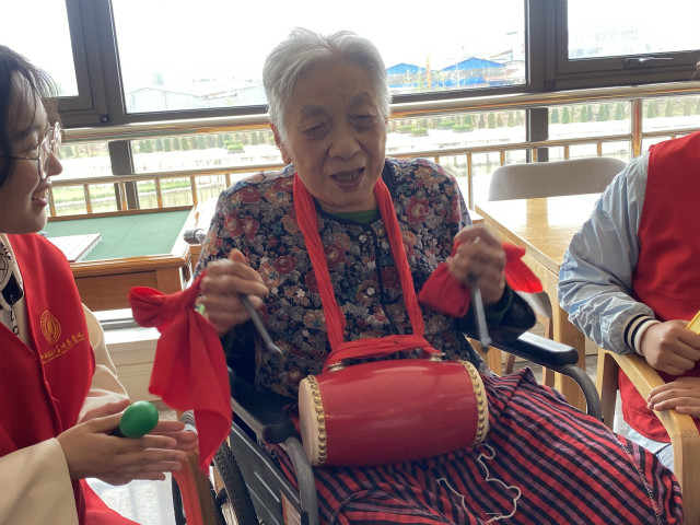 缤纷五月 爱在心中——商务英语学院孟母园系列活动