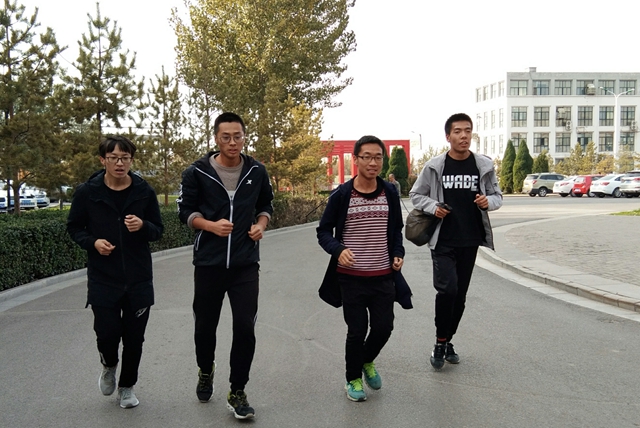 百名学子用公益元素助力箕城汇跑——箕城汇跑校园花式迷你马拉松之plogging