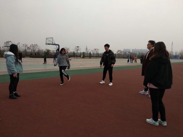 【完满班级】趣投沙包 拾忆童年——2017级艺术传媒学院视觉1702班完满班级活动