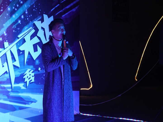 信院教师在“声动无边·自由音乐广场”为学生带来不一样的音乐之声