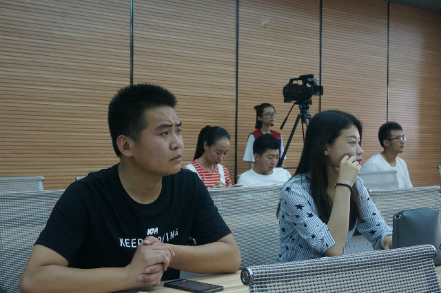 做完满的践行者 培养完满的人——2017-2018学年第二学期主题年级会(辅导员说完满)精品课件评比工作顺利落幕