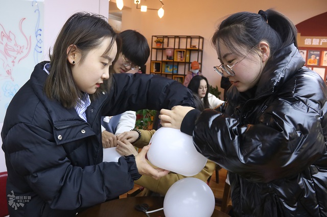 【社团巡礼节】“雪人”入驻赫奇帕奇——“萌气球”雪人造型课堂活动圆满结束