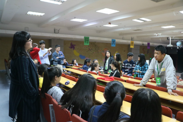 浅谈 学习 共赢——外国语言文学系和经济管理系举办志愿者座谈交流会