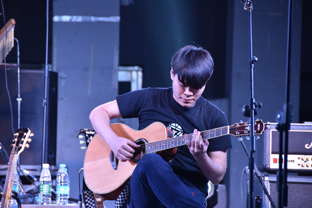 【缤纷百团】万有引力  大声说出我爱你—— “5·20 万有引力 live music”专场演唱会