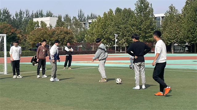 绿茵点亮梦想 激情挥洒青春——淬炼·国际商学院“激情碰撞 踢出风采”第九届淬炼杯足球赛