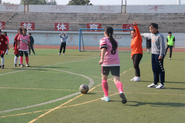 肆意挥洒汗水 青春无所畏惧——第三届新生杯足球联赛