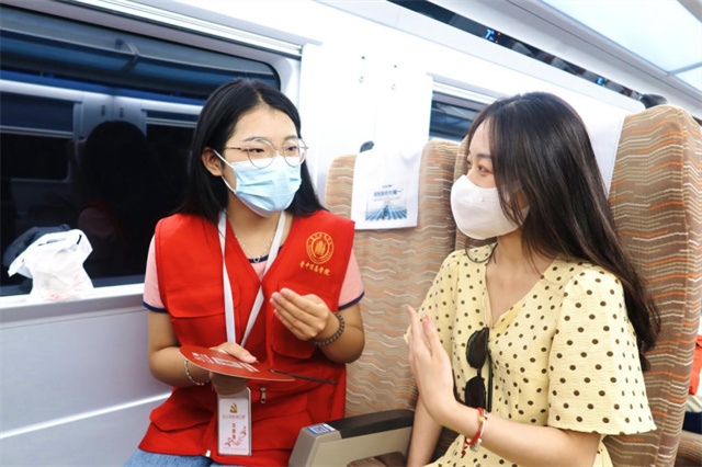 【青春雷锋月】“我身边的雷锋”榜样行动(一):用实践回馈汗水 用爱意点亮志愿