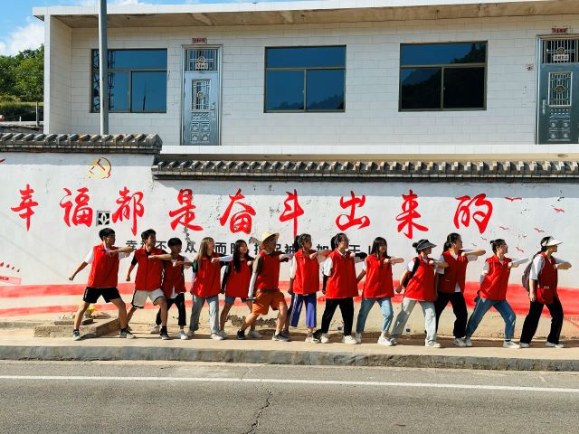 【三下乡】进田间地头·种植员张春明与“新”农来堡的十年相依——经济与管理学院“经”缘晋乡实践团助农篇