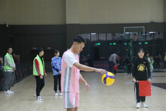 用热爱铸就美好 彰显激梦勇进——外语系第八届 “至强杯”排球联赛纪实