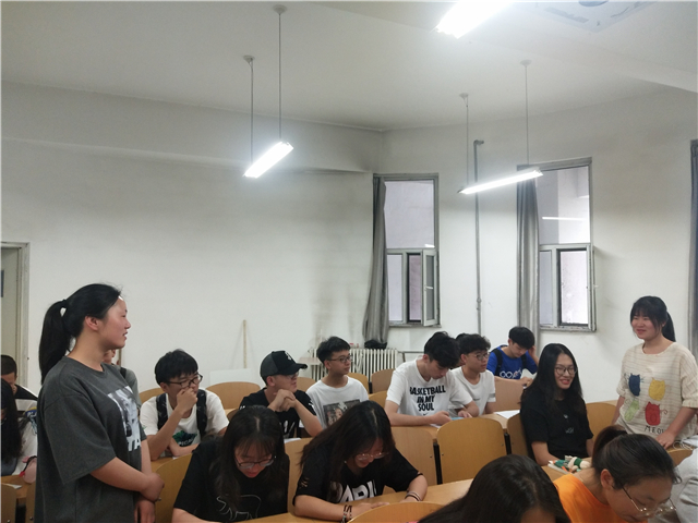 【完满班级】奇葩之王——数媒1701班举办英语辩论赛