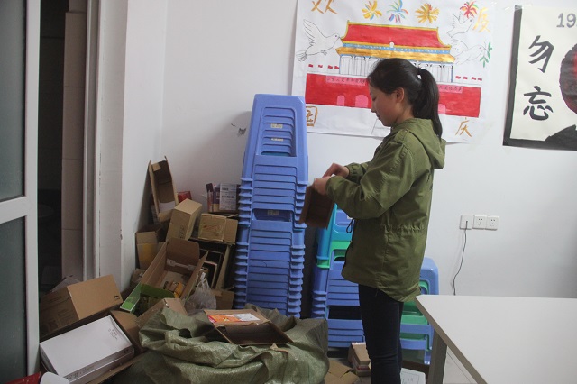 “心随瓶动”公益之心 公益之行——远景学院“变废为宝”活动圆满结束
