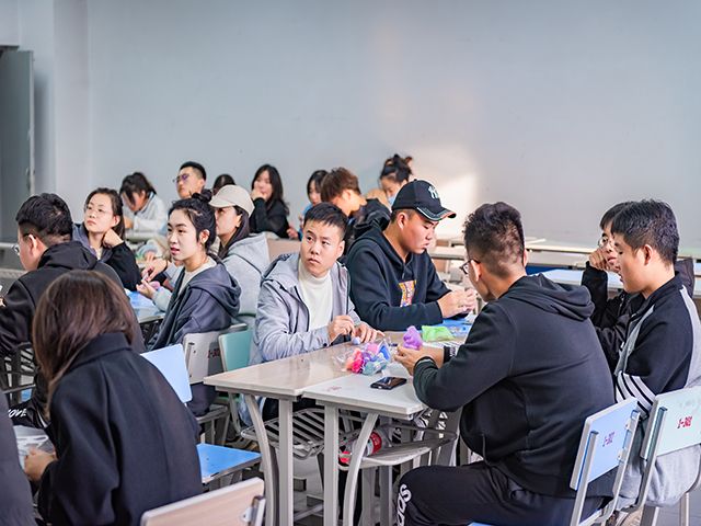 学长计划第912期:艺家人戳了戳你 在线召唤容嬷嬷——艺术传媒学院“传世芳华 惠泽后人”艺彩论坛系列活动第三十五期