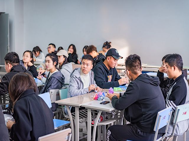 学长计划第912期：艺家人戳了戳你 在线召唤容嬷嬷——艺术传媒学院“传世芳华 惠泽后人”艺彩论坛系列活动第三十五期