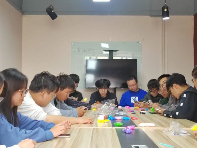 【完满团支部】黏土创作 编织快乐——大数据学院、信息工程学院网络工程2201班完满团支部活动