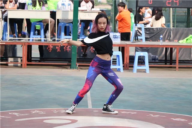 闪光的信院第253期：华丽绽放 舞姿飞扬 点亮梦想 这是“信院舞娘”龙起璞的故事。