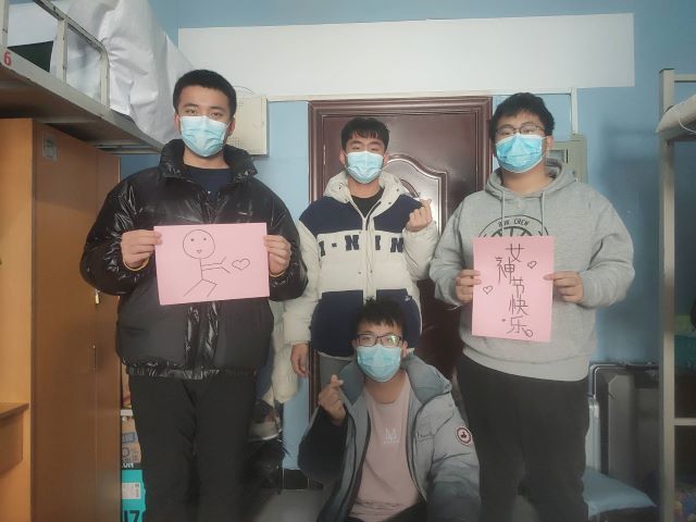 工科男的浪漫 创意祝福“女生节”——智能工商学院举办创意“女生节”活动