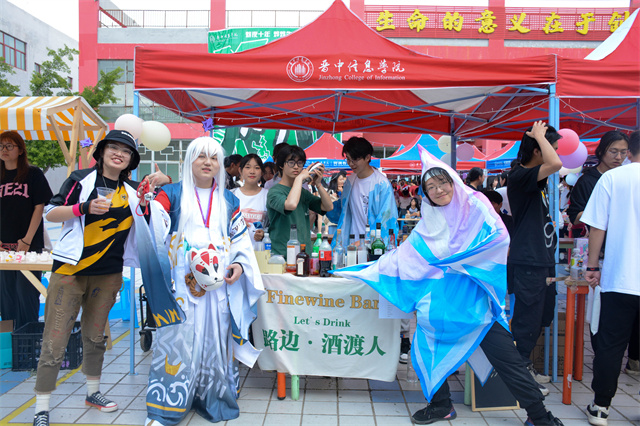 疯狂营销节 48个摊位 销售额突破14000元——第八届“专注商道 共谋经营”校园营销节