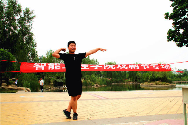 【品戏剧】暗观恋影 十里柔情都给你——第六届“魅夜乌马河”校园戏剧节5月17日剧评集锦