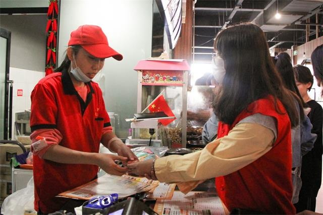 佳节圆心愿 中秋共团圆——青年志愿者联合会与美食社举办“相遇完满 ‘月’见美食”活动