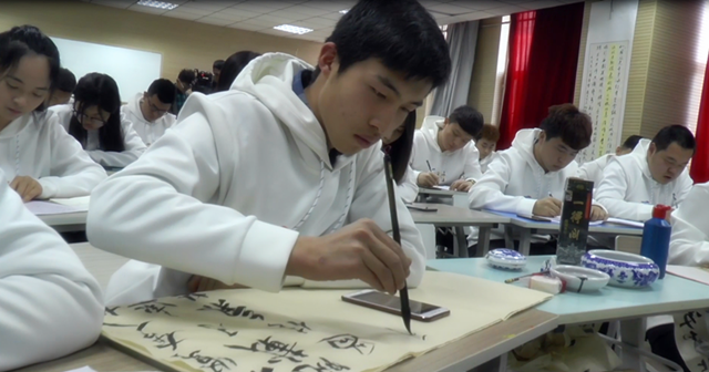 【辅导员说完满】胸怀汉字文化 落笔入木三分——大数据学院开展辅导员说完满活动