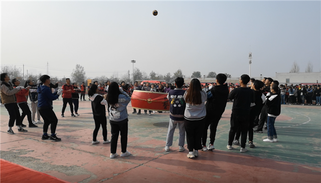 “阳光杯”智勇大冲关锻造团队协作力