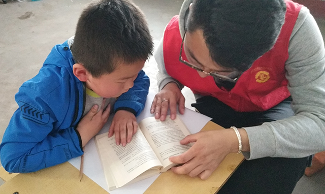 【完满班级】让童年在书中修行 为了把灵魂聚沙成塔——视觉1501 1502班举办韩村小学公益倡读活动
