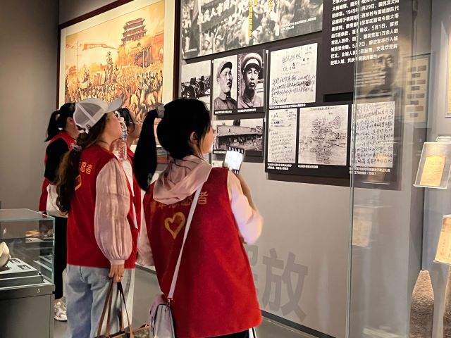 【三下乡】红色记忆馆里的一趟“初心之旅”——商务英语学院三下乡团队瞻仰红色记忆馆