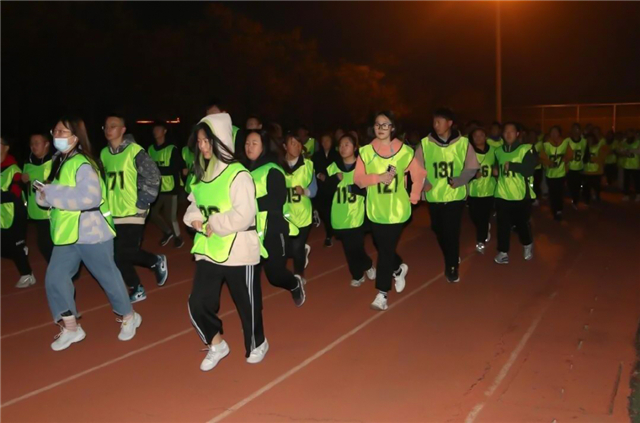 前行第183期：用青春的朝气唤醒初冬的宁静