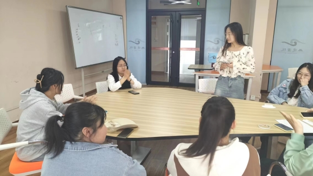 无悔青春 逐梦星河——商务英语学院五月上旬完满团支部活动集锦