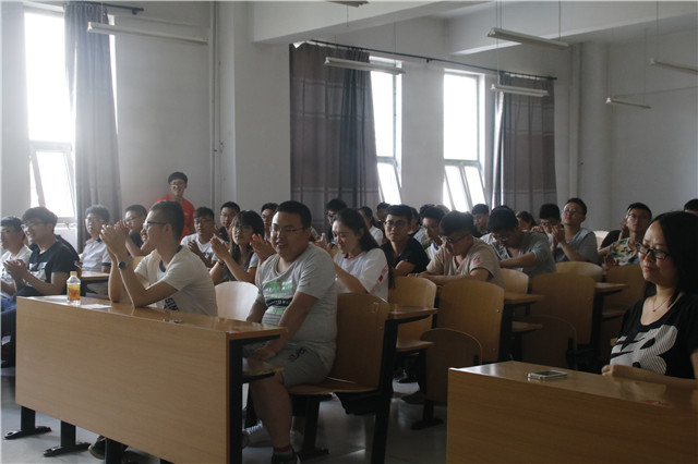 【辅导员说完满】岁月两无言  只谈朝霞无限  只看晚霞无眠 ——机电工程系“辅导员说完满”活动成功举办