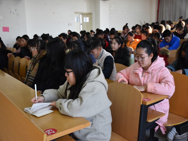 【辅导员说完满】树明确目标 展宏图壮志——经济与管理学院开展“明确方向 主动行动 成为更好的自己”主题年级会