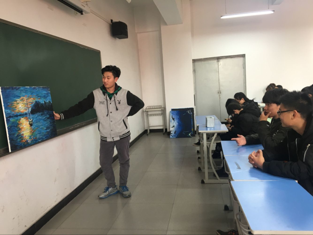 共赏佳作较高下——艺术传媒系视觉1601-1604班“美与创意同行”作品 创意比拼完满班级活动