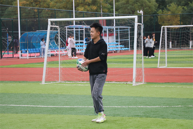 商务英语学院“橄”于突破 勇“橄”向前——“橄”作敢为 热血与激情的碰撞 团结与正直的交融