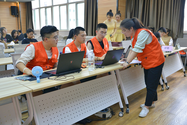 感受青春温度 凝聚班级力量——第八季“完满班级十佳团队”与“完满班级优秀建设单位”评选活动