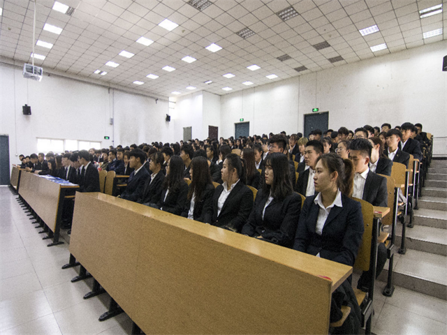 艺心不改 方得始终——艺术传媒学院2018-2019学年第一学期总结大会暨学生干部培训第八期第四讲