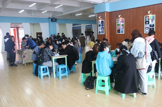 学长计划第823期:画笔描绘创意 艺术表达心声——经济与管理学院开展“疫情防控,用创意发声”学长计划第九期第九讲