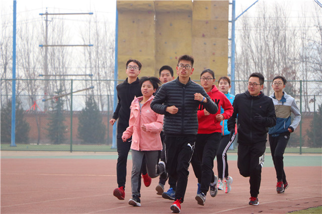 第五届“阳光杯”冬季长跑大赛掀起信院学子运动热潮