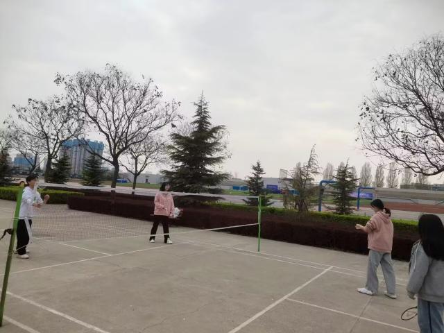 等春来 不如一起寻春去——商务英语学院四月完满团支部活动集锦