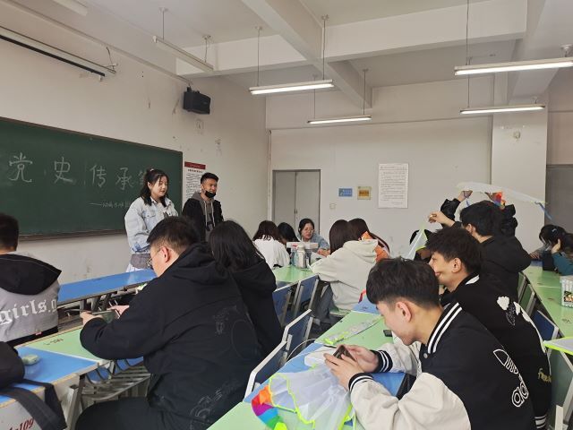 【完满班级】宣扬党史 传承筝情——艺术传媒学院动画1901班举办DIY手绘风筝大赛