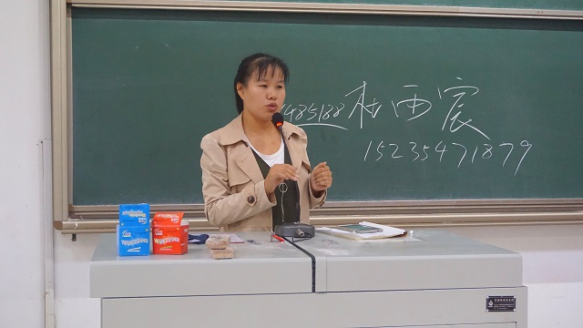 【迎新纪实】披霞唤月 禧年萌新初来会晤——食品与环境学院2018级新生见面会