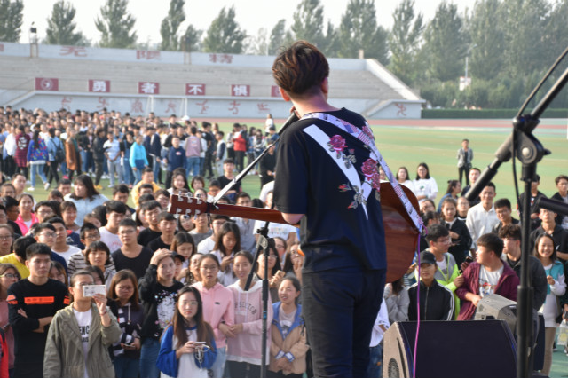 【音乐节·无边】音乐无界 摇滚无边——“再飞行”乐队扬帆起航