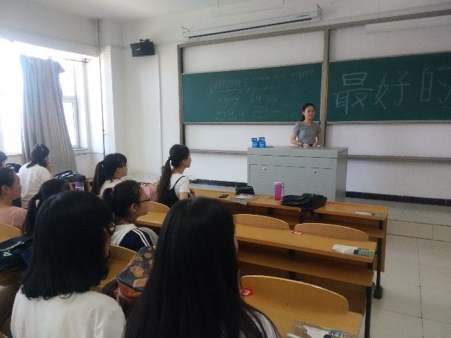 【完满班级】欣慰人生的那些安静时刻 有你也有我——外语系开展2014级毕业季完满班级活动（二）