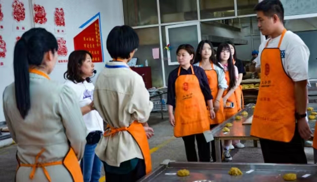 我与院长有个约会 对话院长第5期:劳动的青春最美丽